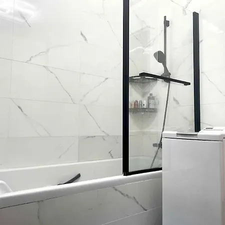 Lägenhet Comfortable 110 M2 *